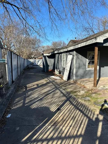 $1,800 | 1117 East Harvey Avenue, Fort Worth, TX 76104