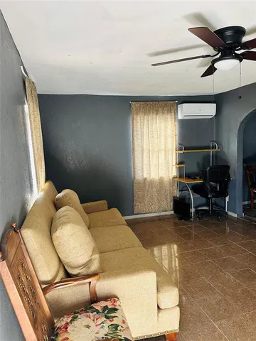 $1,800 | 1117 East Harvey Avenue, Fort Worth, TX 76104