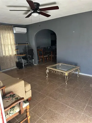 $1,800 | 1117 East Harvey Avenue, Fort Worth, TX 76104