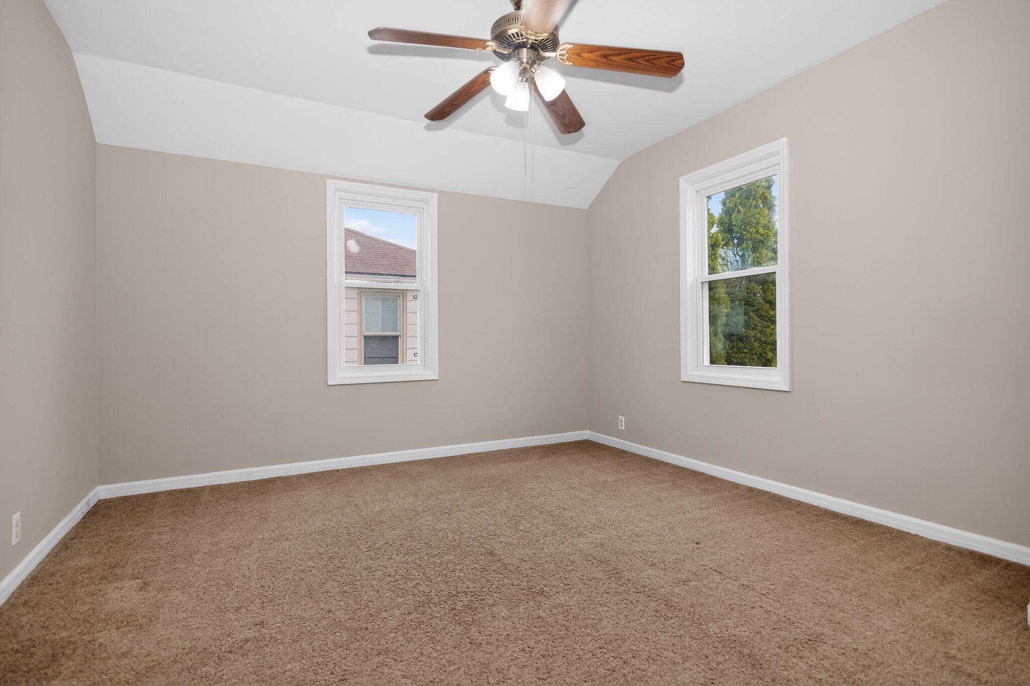 4332 North 15th Street Milwaukee, WI 53209 - Photo 11 of 34 06_4332_N_15th_St_Milwaukee_WI_53209-Liv