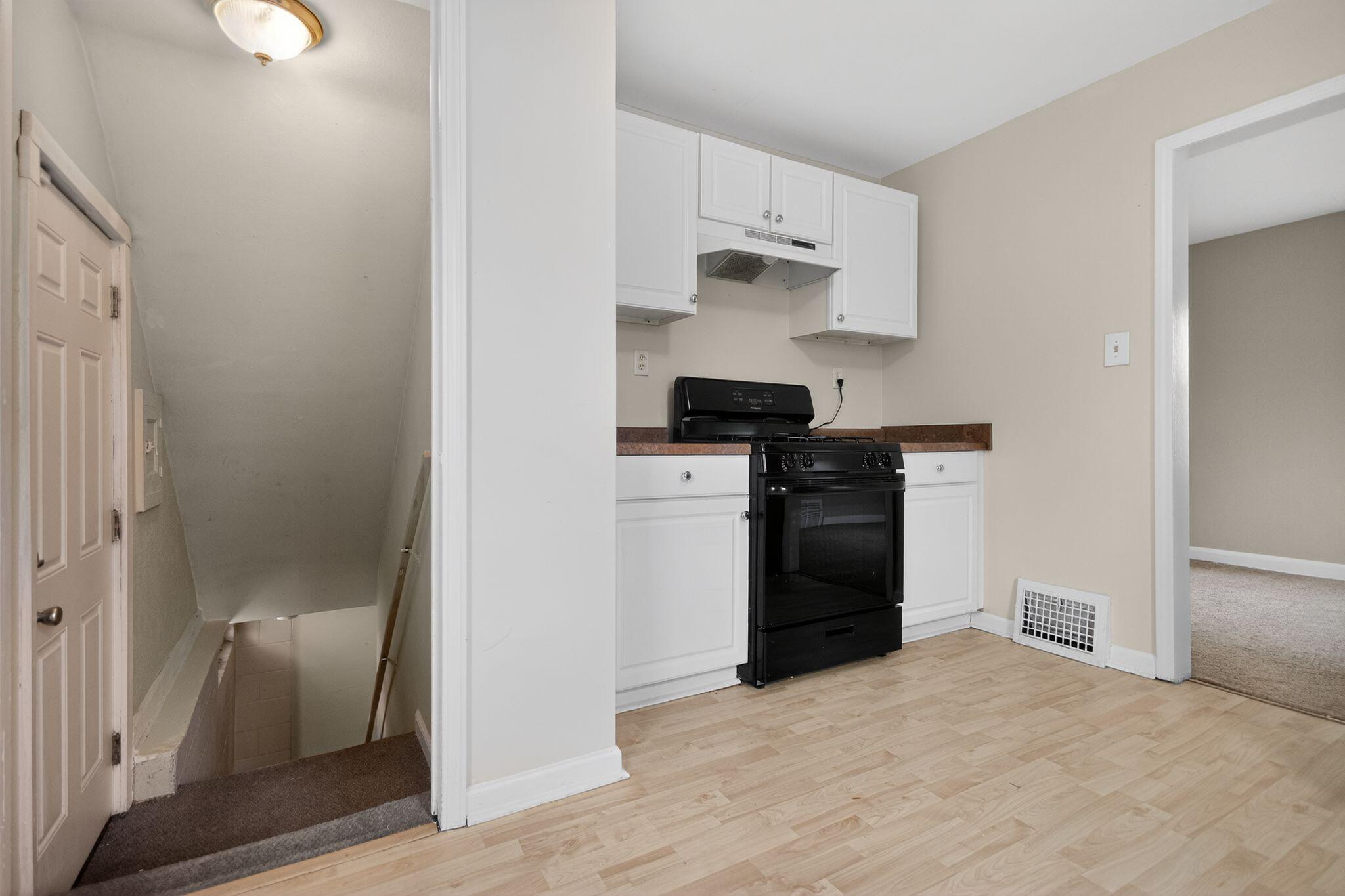 4332 North 15th Street Milwaukee, WI 53209 - Photo 14 of 34 16_4332_N_15th_St_Milwaukee_WI_53209-Kit