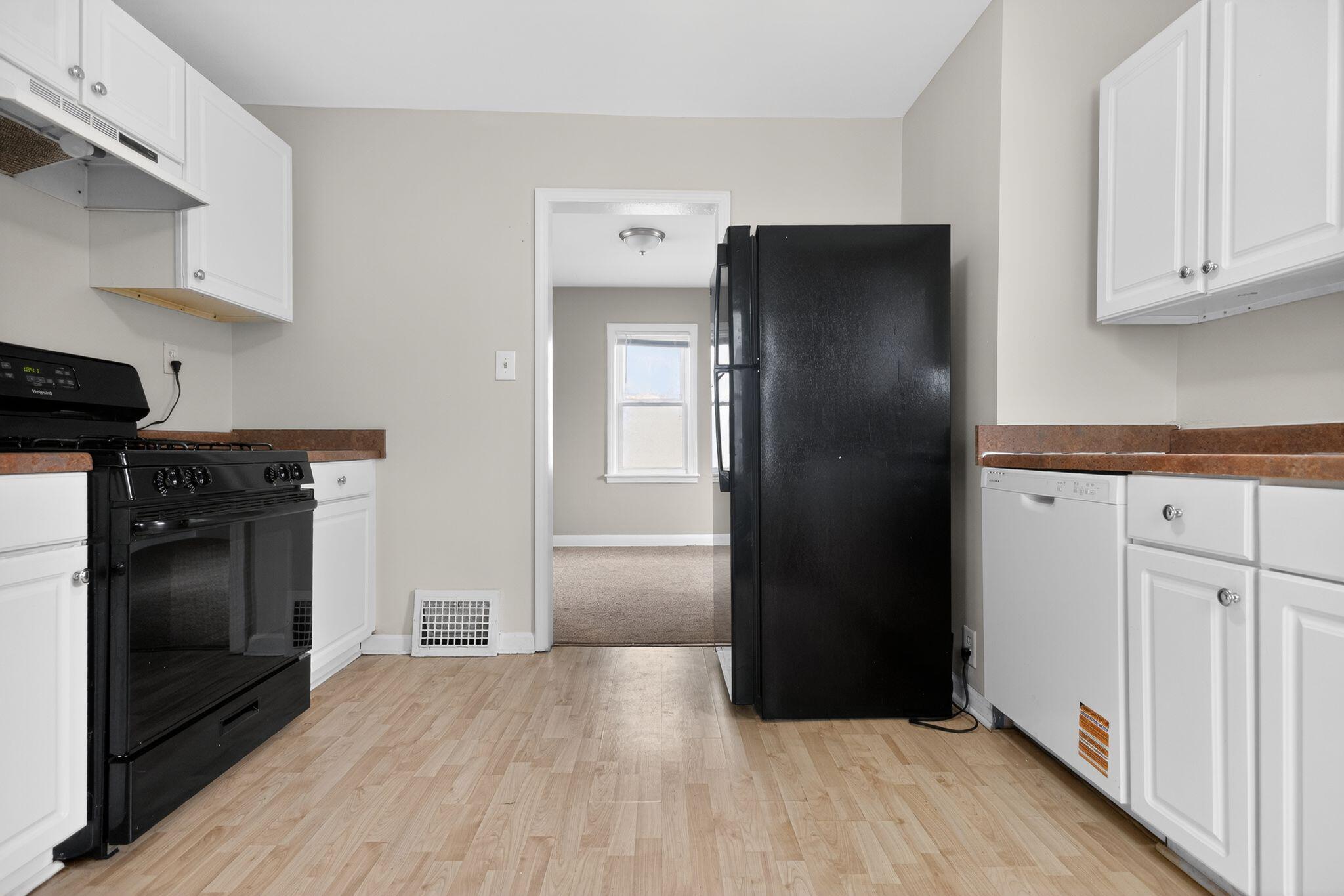 4332 North 15th Street Milwaukee, WI 53209 - Photo 15 of 34 17_4332_N_15th_St_Milwaukee_WI_53209-Kit