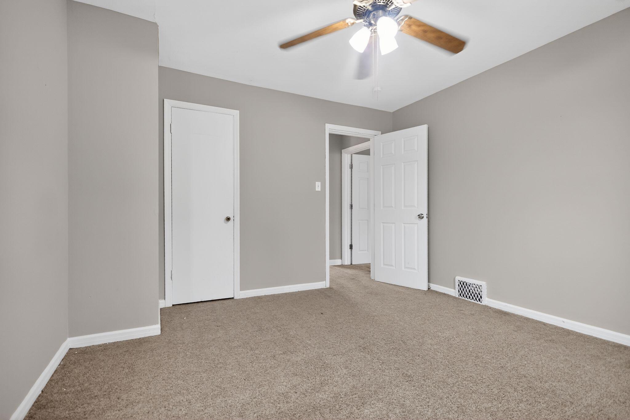 4332 North 15th Street Milwaukee, WI 53209 - Photo 18 of 34 19_4332_N_15th_St_Milwaukee_WI_53209-Bed