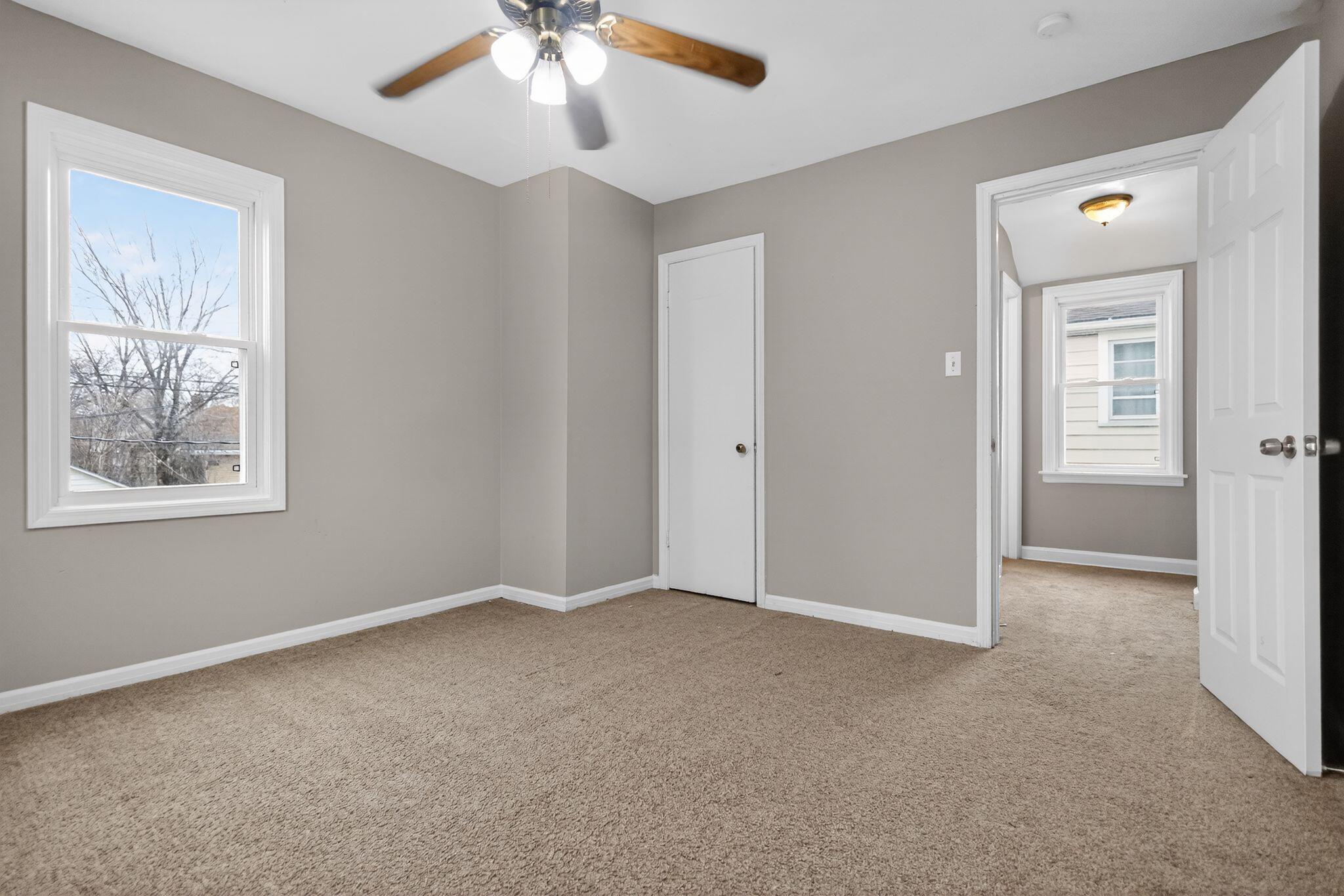 4332 North 15th Street Milwaukee, WI 53209 - Photo 20 of 34 21_4332_N_15th_St_Milwaukee_WI_53209-Bed