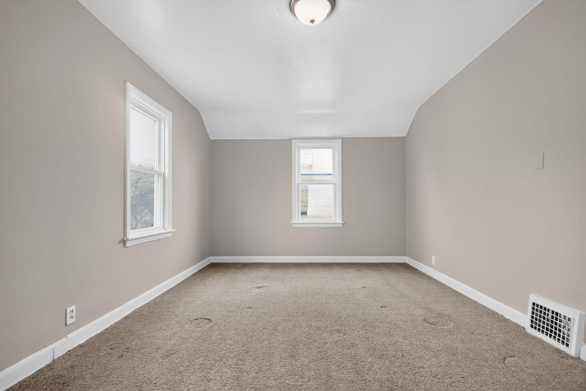 4332 North 15th Street Milwaukee, WI 53209 - Photo 21 of 34 23_4332_N_15th_St_Milwaukee_WI_53209-Oth