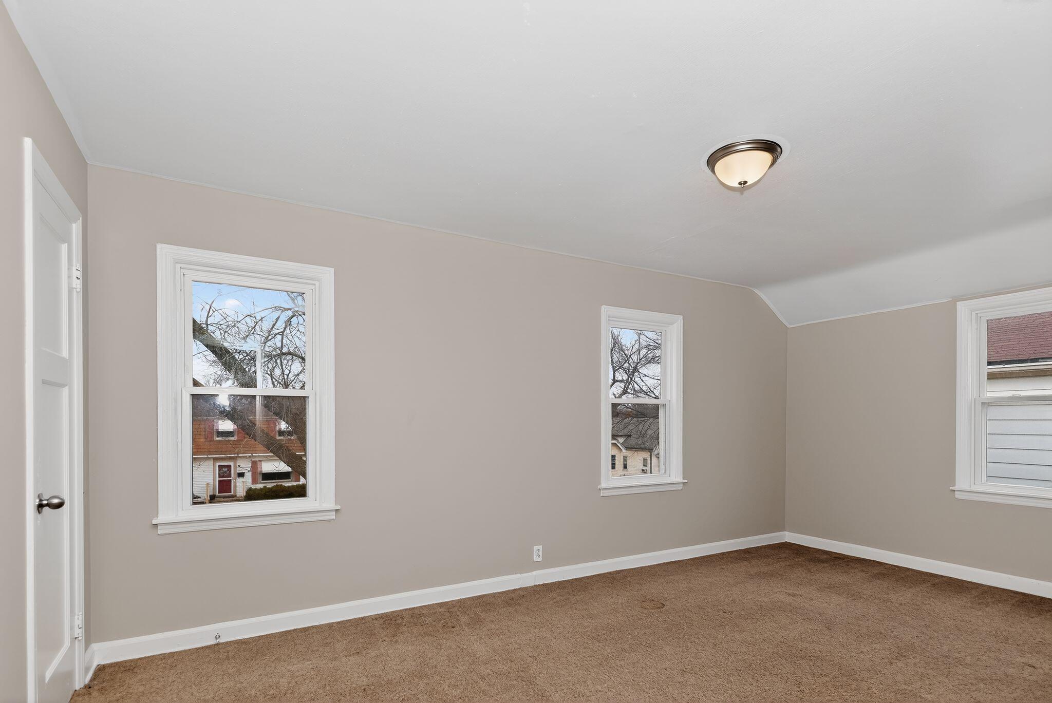 4332 North 15th Street Milwaukee, WI 53209 - Photo 22 of 34 25_4332_N_15th_St_Milwaukee_WI_53209-Oth