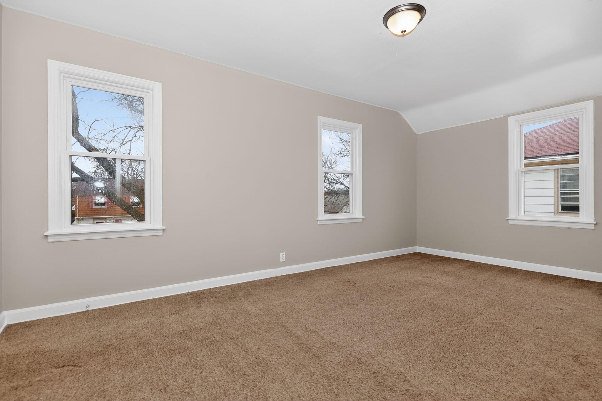 4332 North 15th Street Milwaukee, WI 53209 - Photo 23 of 34 27_4332_N_15th_St_Milwaukee_WI_53209-Oth