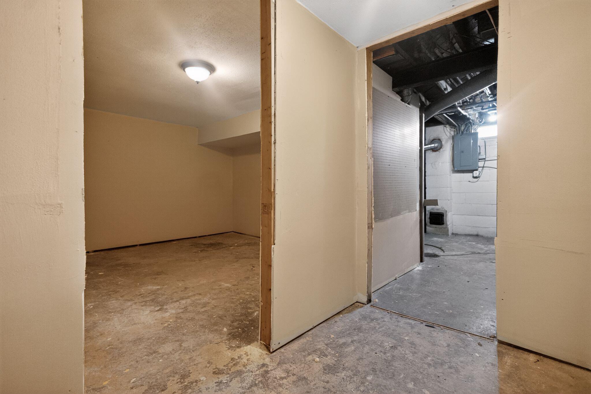 4332 North 15th Street Milwaukee, WI 53209 - Photo 24 of 34 28_4332_N_15th_St_Milwaukee_WI_53209-Oth