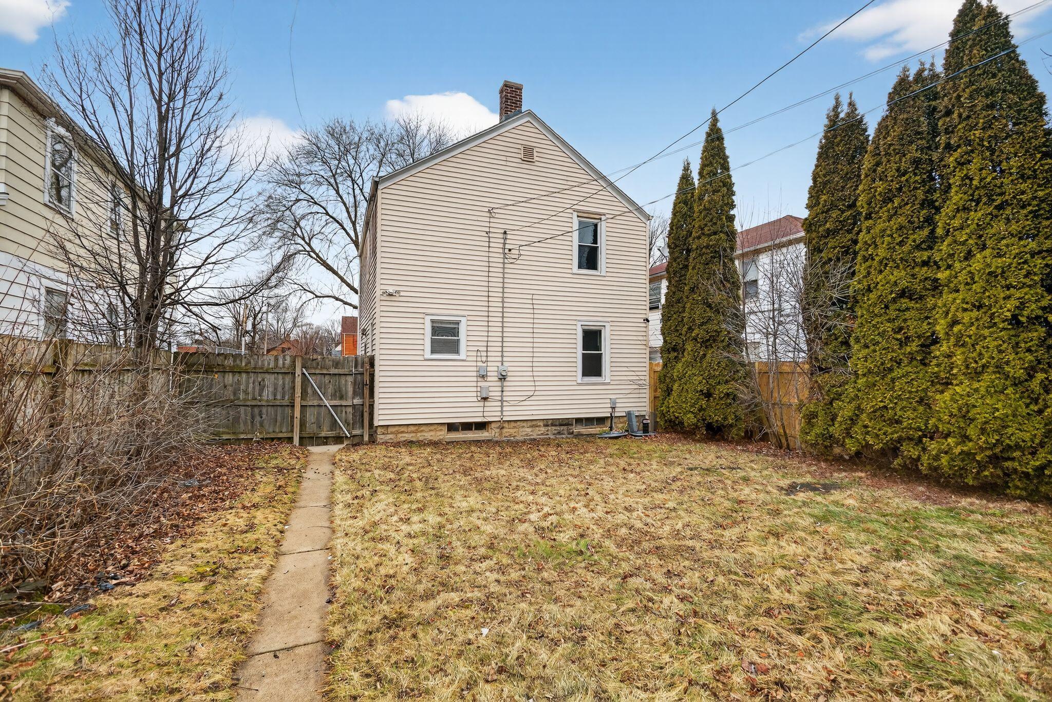 4332 North 15th Street Milwaukee, WI 53209 - Photo 28 of 34 04_4332_N_15th_St_Milwaukee_WI_53209-Ext