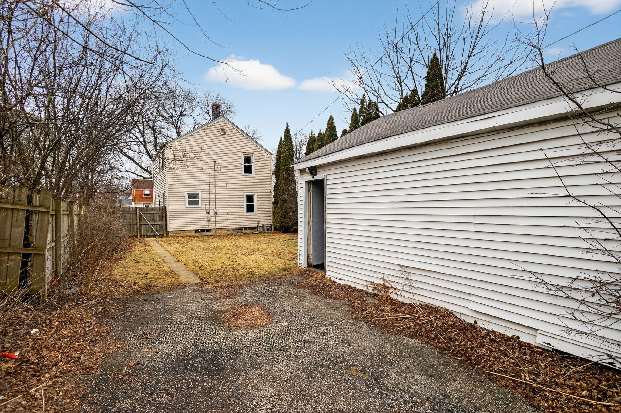 4332 North 15th Street Milwaukee, WI 53209 - Photo 29 of 34 01_4332_N_15th_St_Milwaukee_WI_53209-Ext