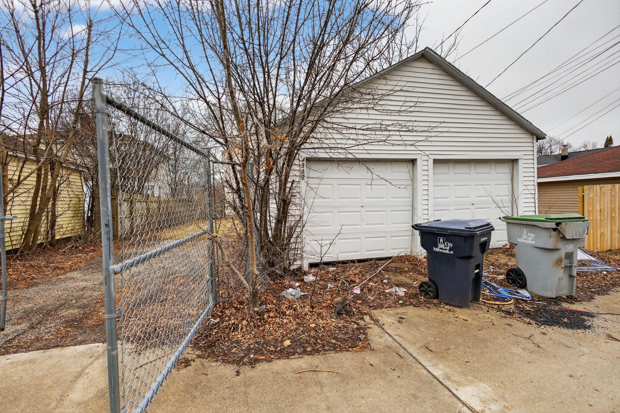 4332 North 15th Street Milwaukee, WI 53209 - Photo 30 of 34 02_4332_N_15th_St_Milwaukee_WI_53209-Ext