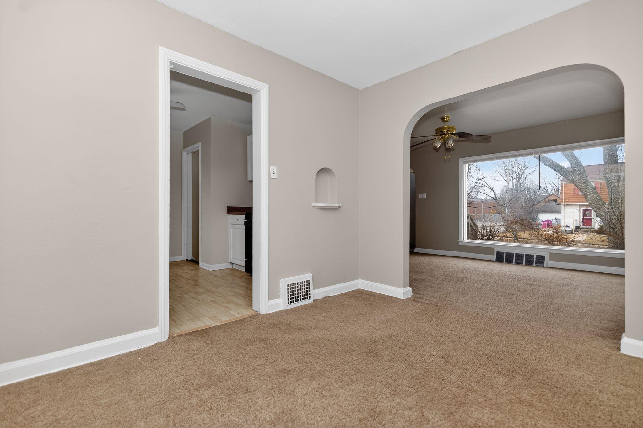 4332 North 15th Street Milwaukee, WI 53209 - Photo 4 of 34 08_4332_N_15th_St_Milwaukee_WI_53209-Liv