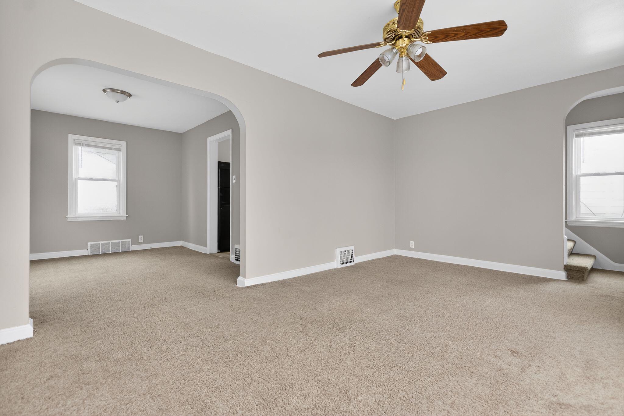 4332 North 15th Street Milwaukee, WI 53209 - Photo 7 of 34 11_4332_N_15th_St_Milwaukee_WI_53209-Liv