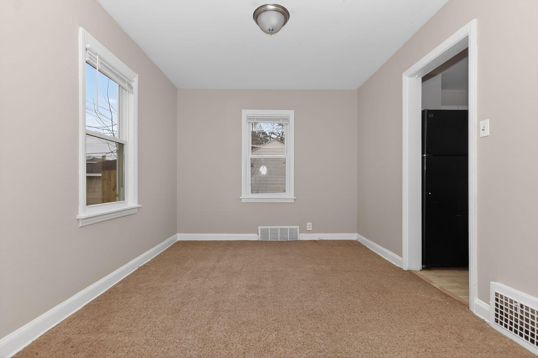 4332 North 15th Street Milwaukee, WI 53209 - Photo 10 of 34 09_4332_N_15th_St_Milwaukee_WI_53209-Liv