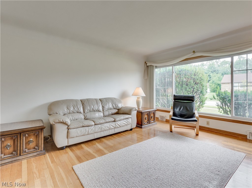 1535 Chelmsford Road Cleveland, OH 44124 - Photo 3 of 19 Living room, hardwood floor and large picture window.