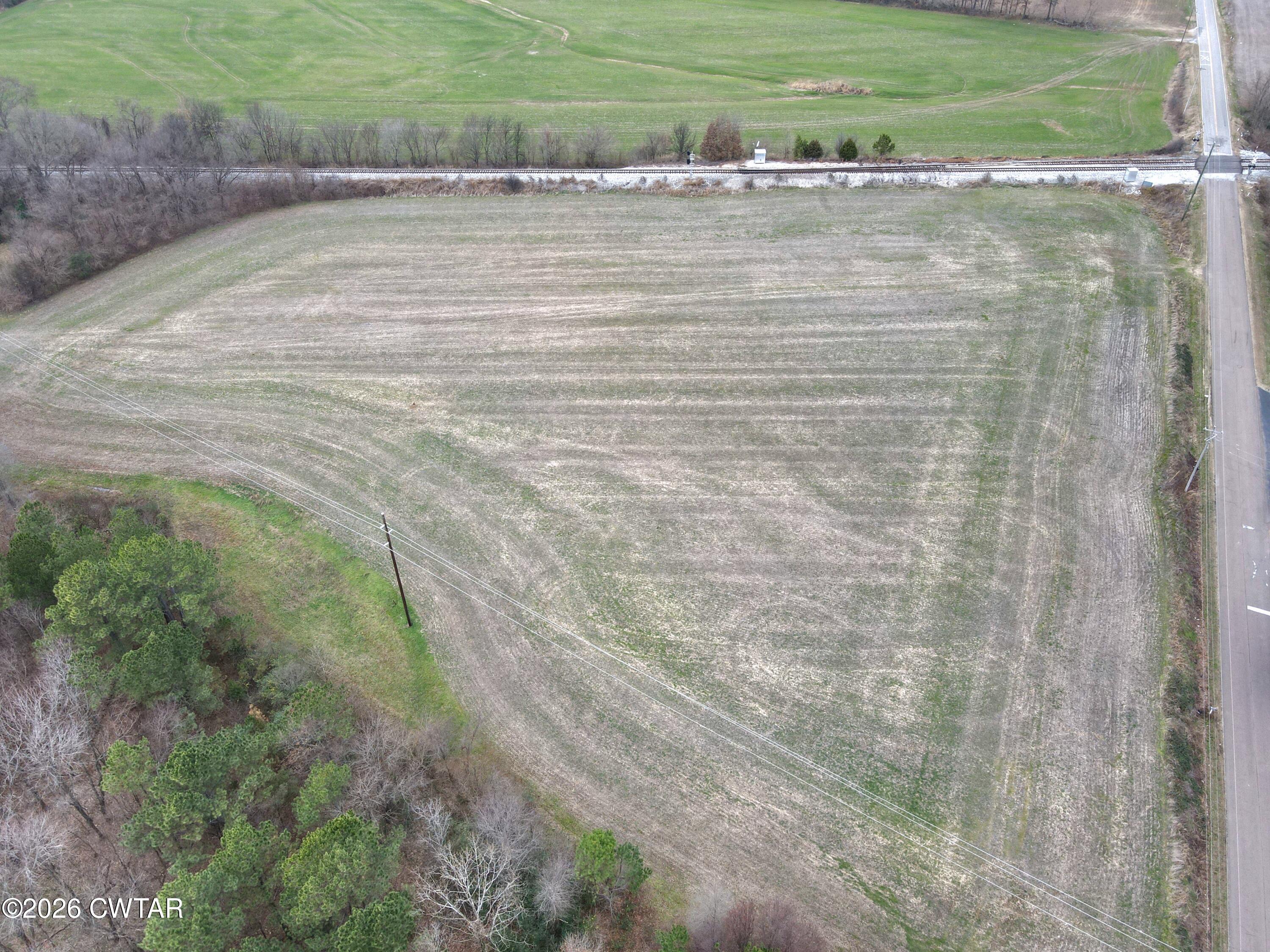 3101 Warren Road Humboldt, TN 38343 - Photo 9 of 13 a view of a dry yard with wooden floor