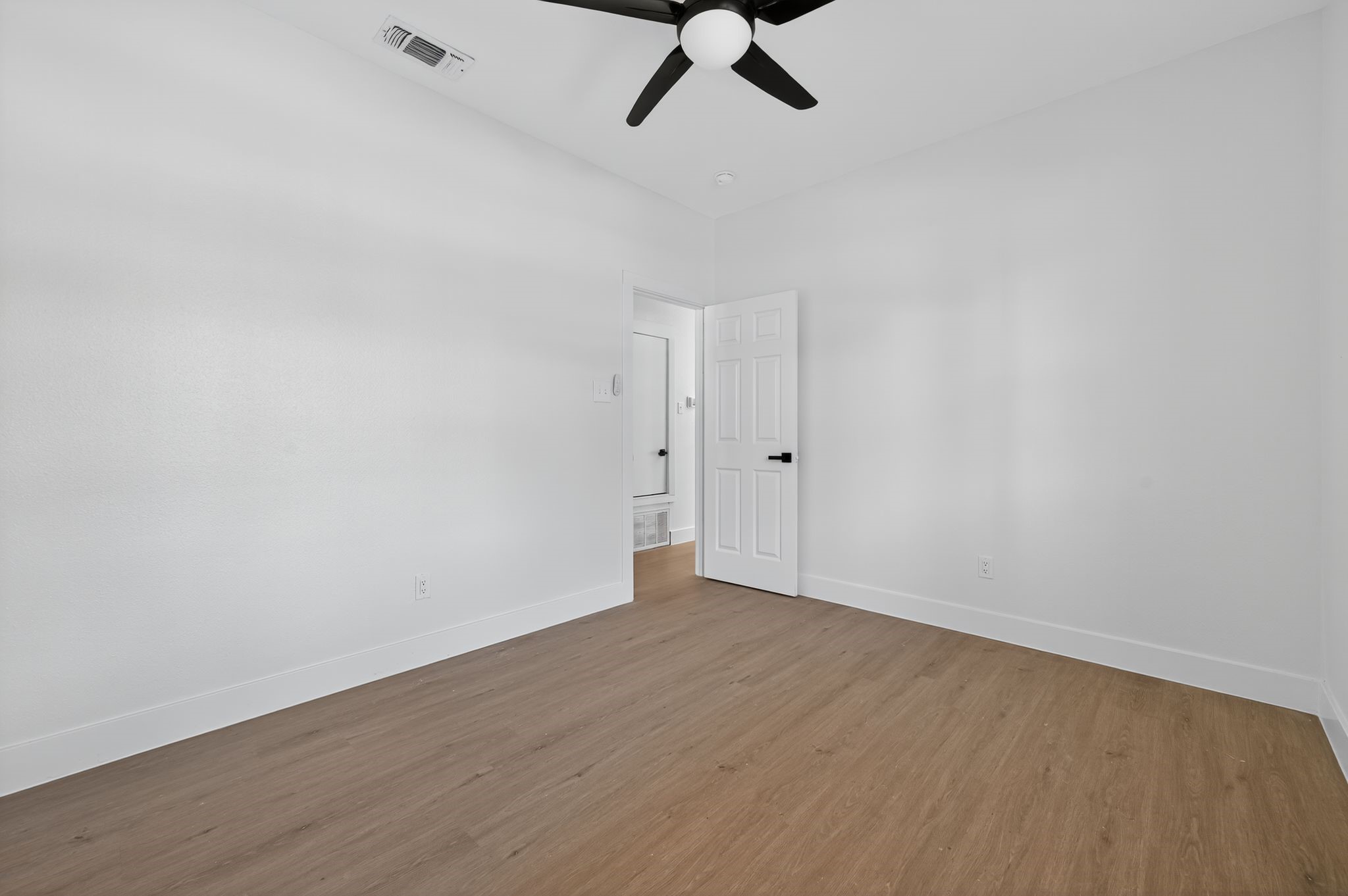 300 Fawn Lane Georgetown, TX 78628 - Photo 18 of 43 a view of room with hardwood floor