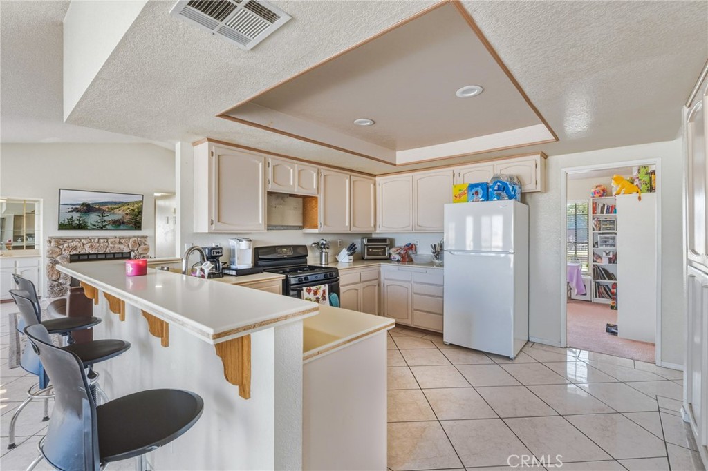 13382 Ivanpah Road Apple Valley, CA 92308 - Photo 10 of 45
