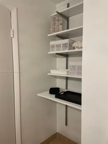 a view of entryway with patio