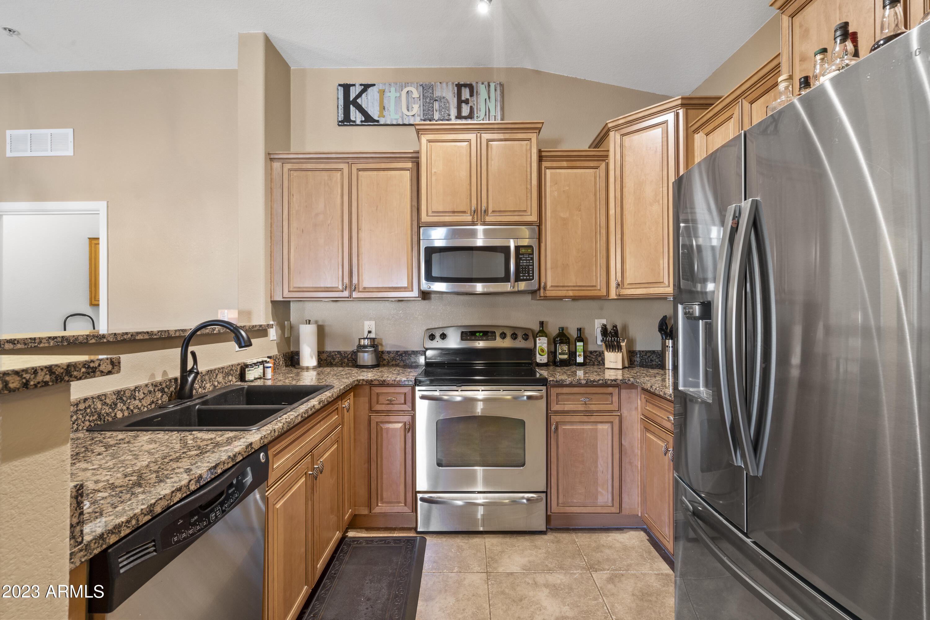 2725 East Mine Creek Road, Unit 2058 Phoenix, AZ 85024 - Photo 4 of 12 09-Kitchen