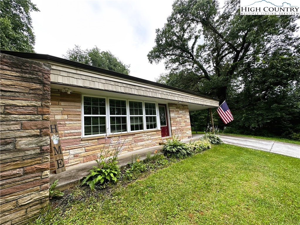 320 North Main Street Jefferson, NC 28640 - Photo 2 of 28