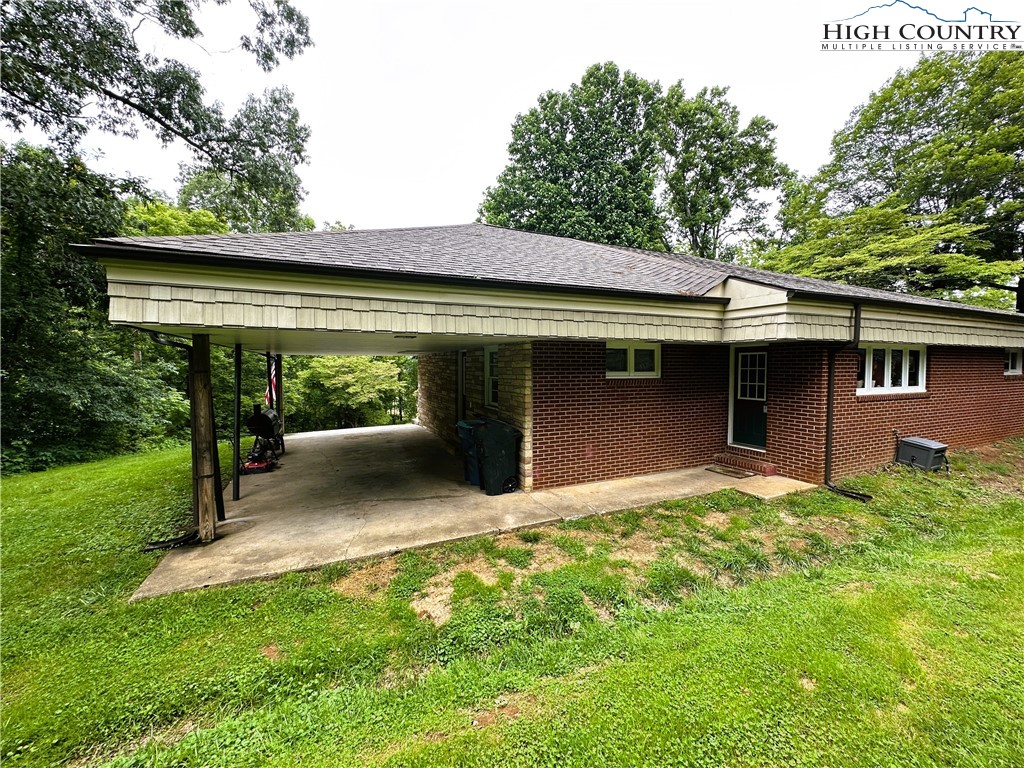 320 North Main Street Jefferson, NC 28640 - Photo 27 of 28 a front view of a house with garden