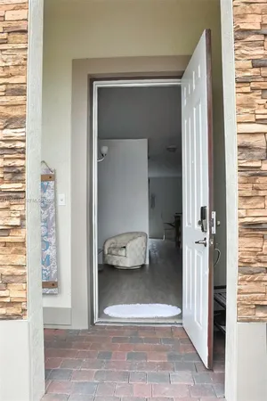 a view of livingroom with furniture