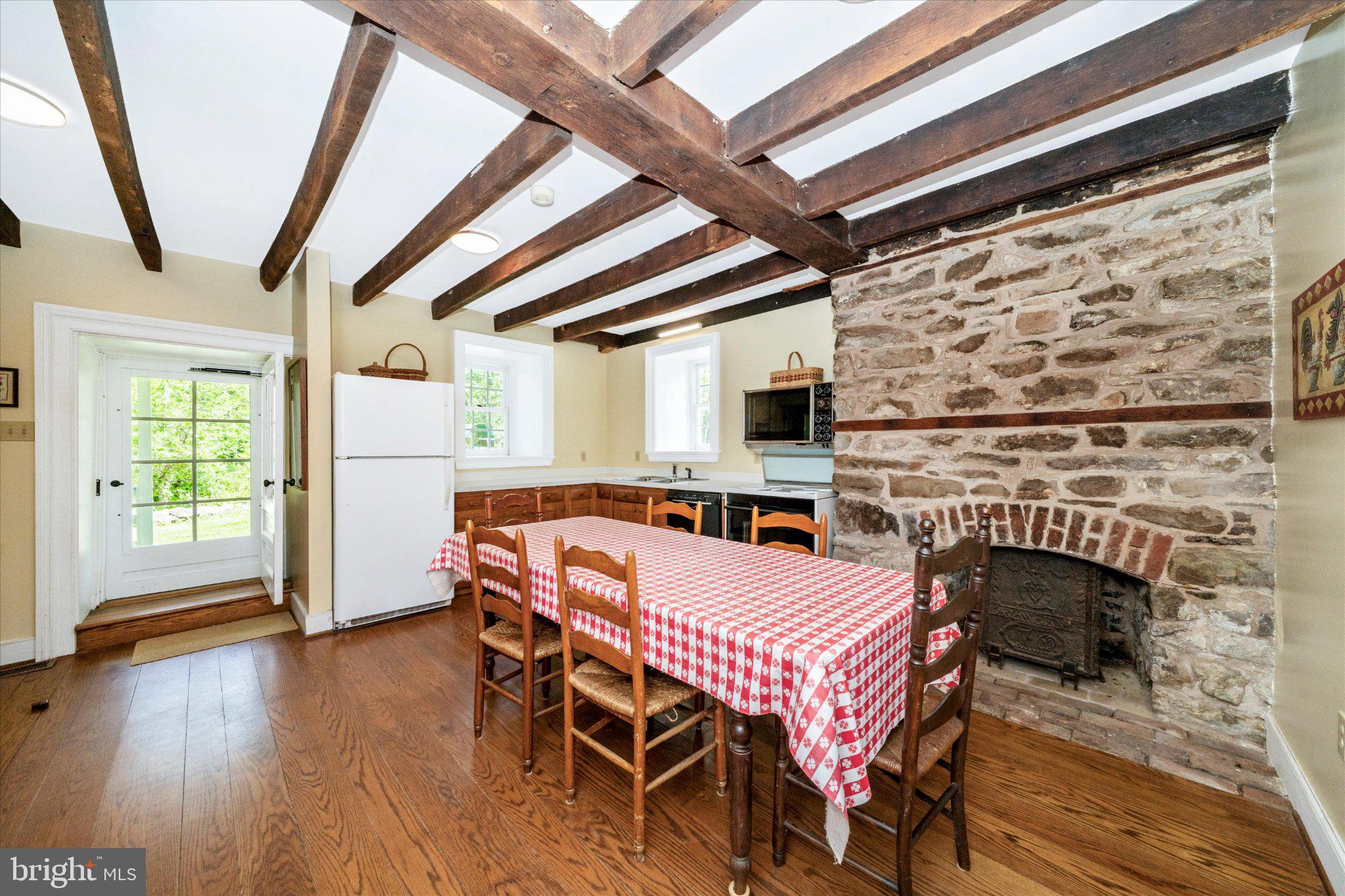kitchen: 9' ceilings & original wood ceiling beams