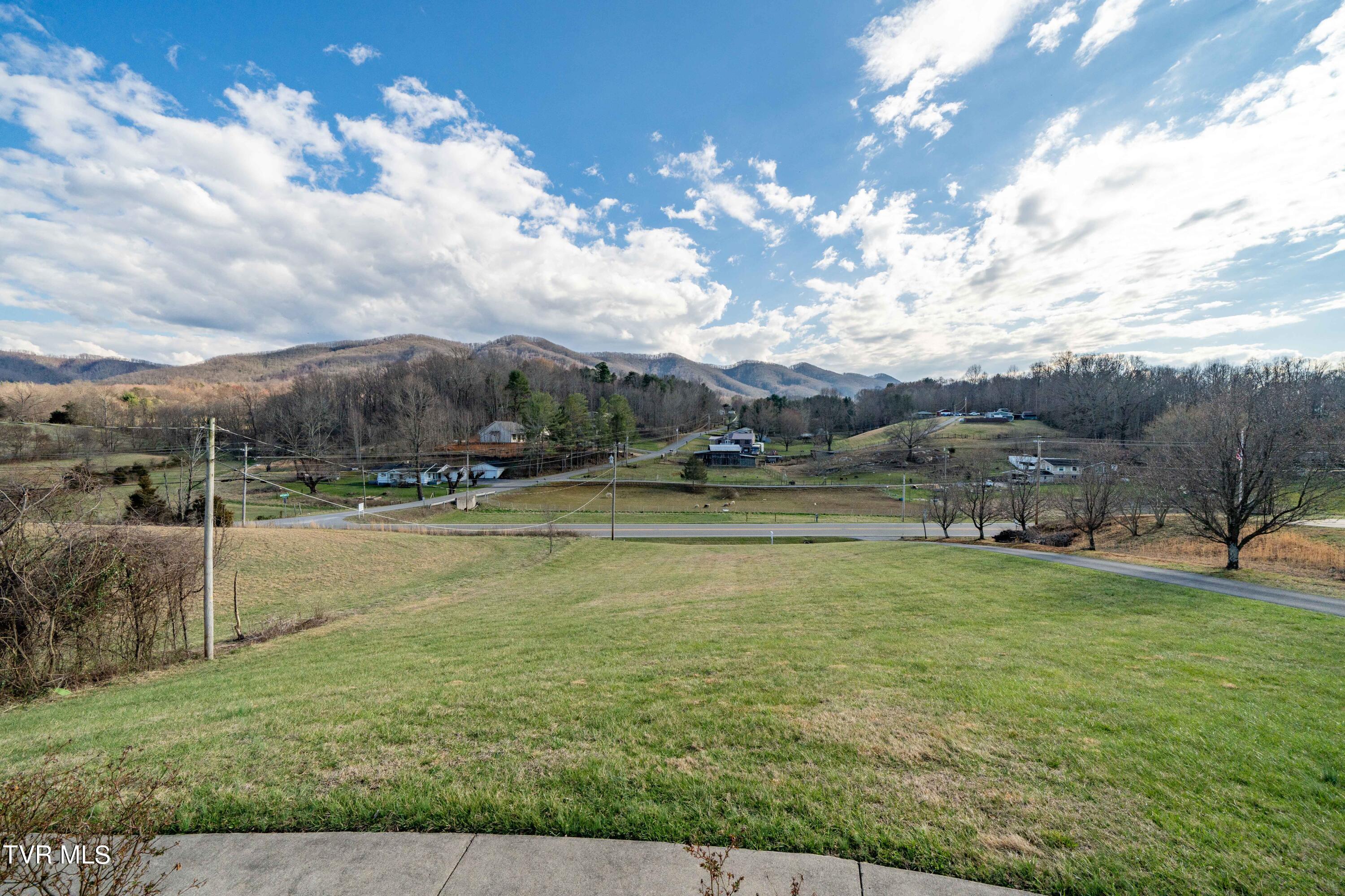 2500 Cherokee Road Johnson City, TN 37604 - Photo 8 of 15 2500 CHEROKEE RD (12 of 59)