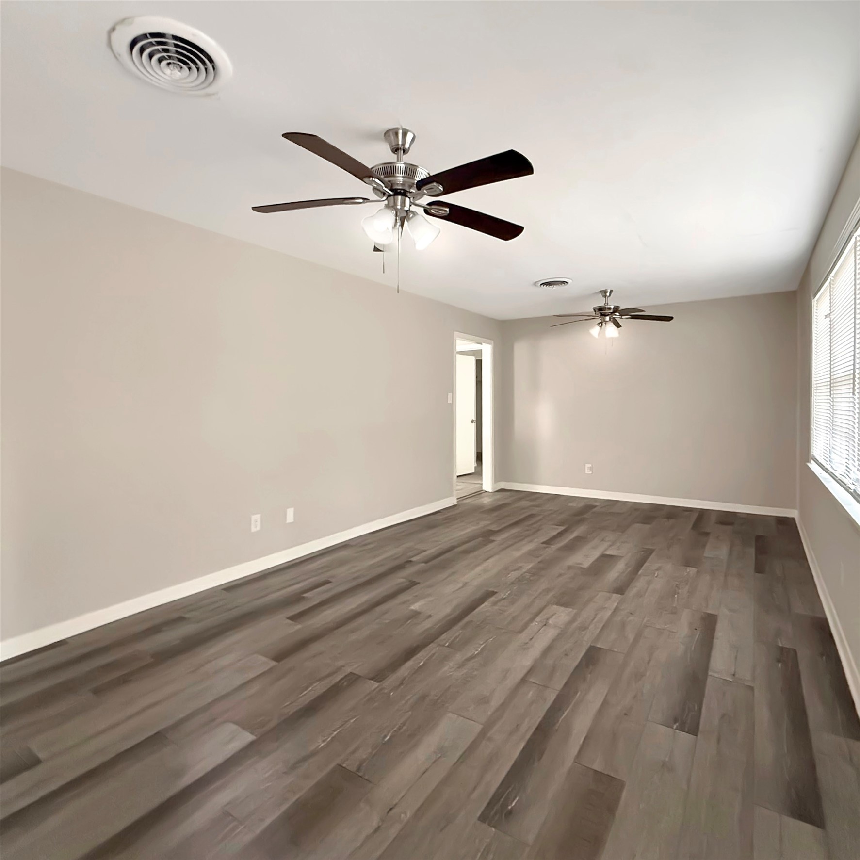 819 West Kyle Road Clute, TX 77531 - Photo 6 of 23 Gallery Image 6