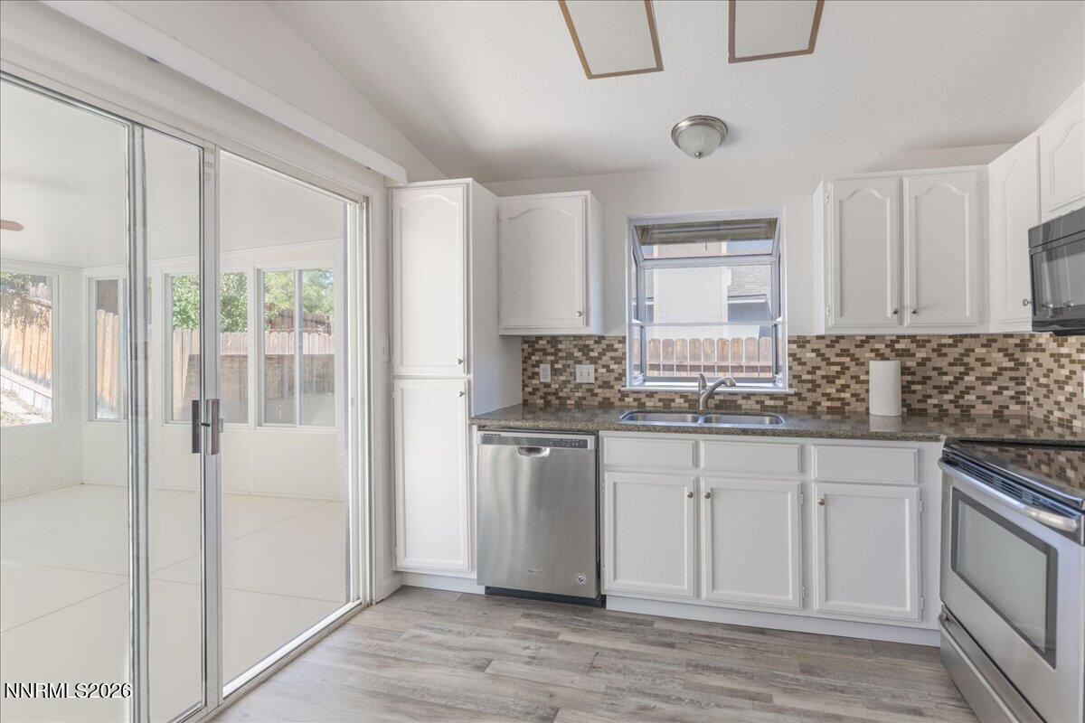 6333 Walnut Creek Road Reno, NV 89523 - Photo 27 of 29 13-Kitchen 4
