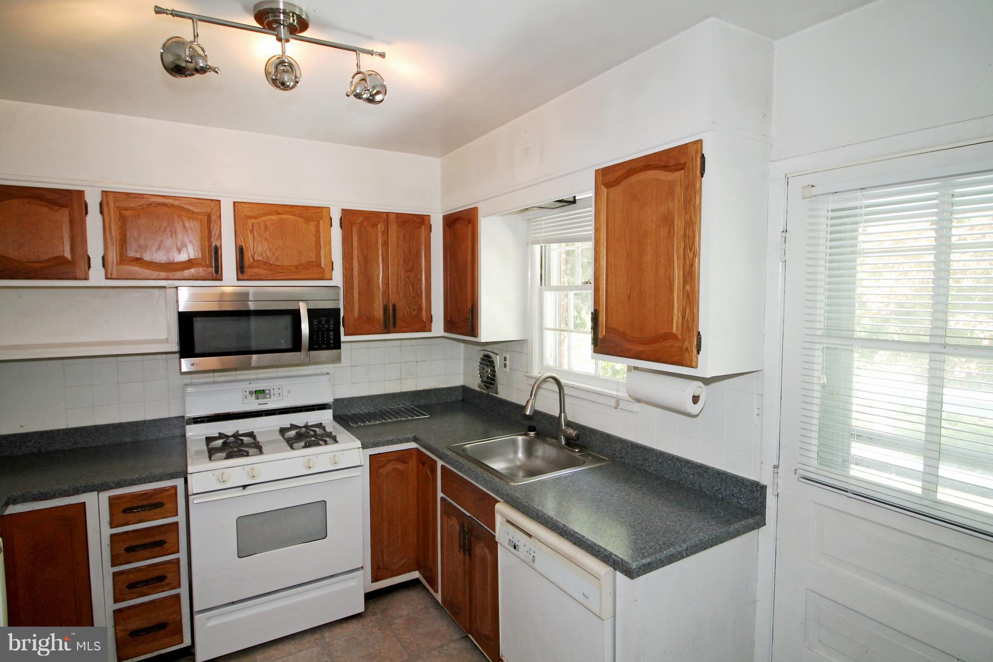 34 Cedarhill Road Randallstown, MD 21133 - Photo 7 of 30 Kitchen