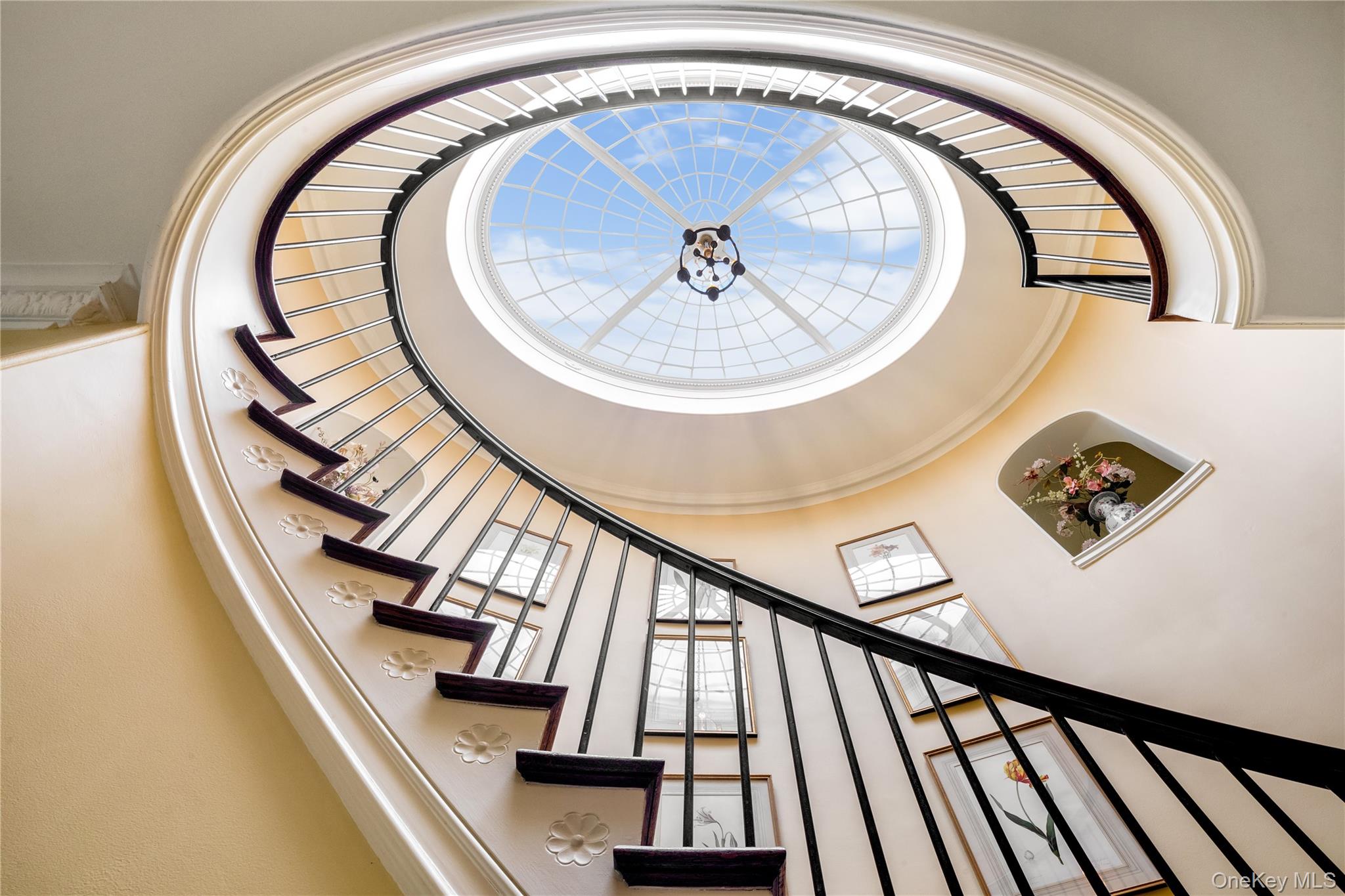 10 Lands End Road Locust Valley, NY 11560 - Photo 13 of 23