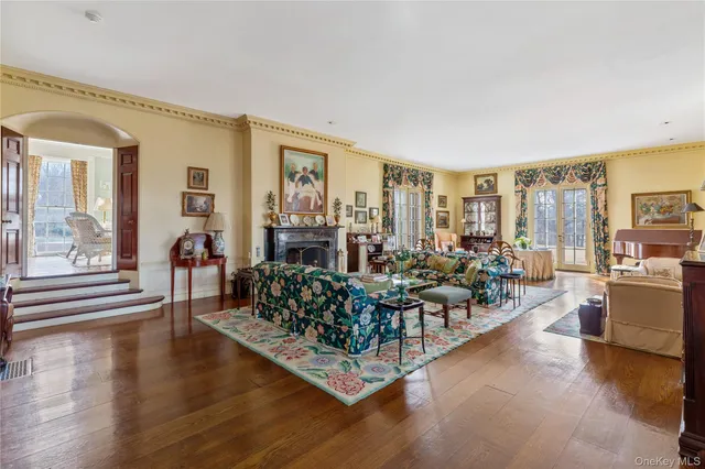 $12,950,000 | 10 Lands End Road, Locust Valley, NY 11560