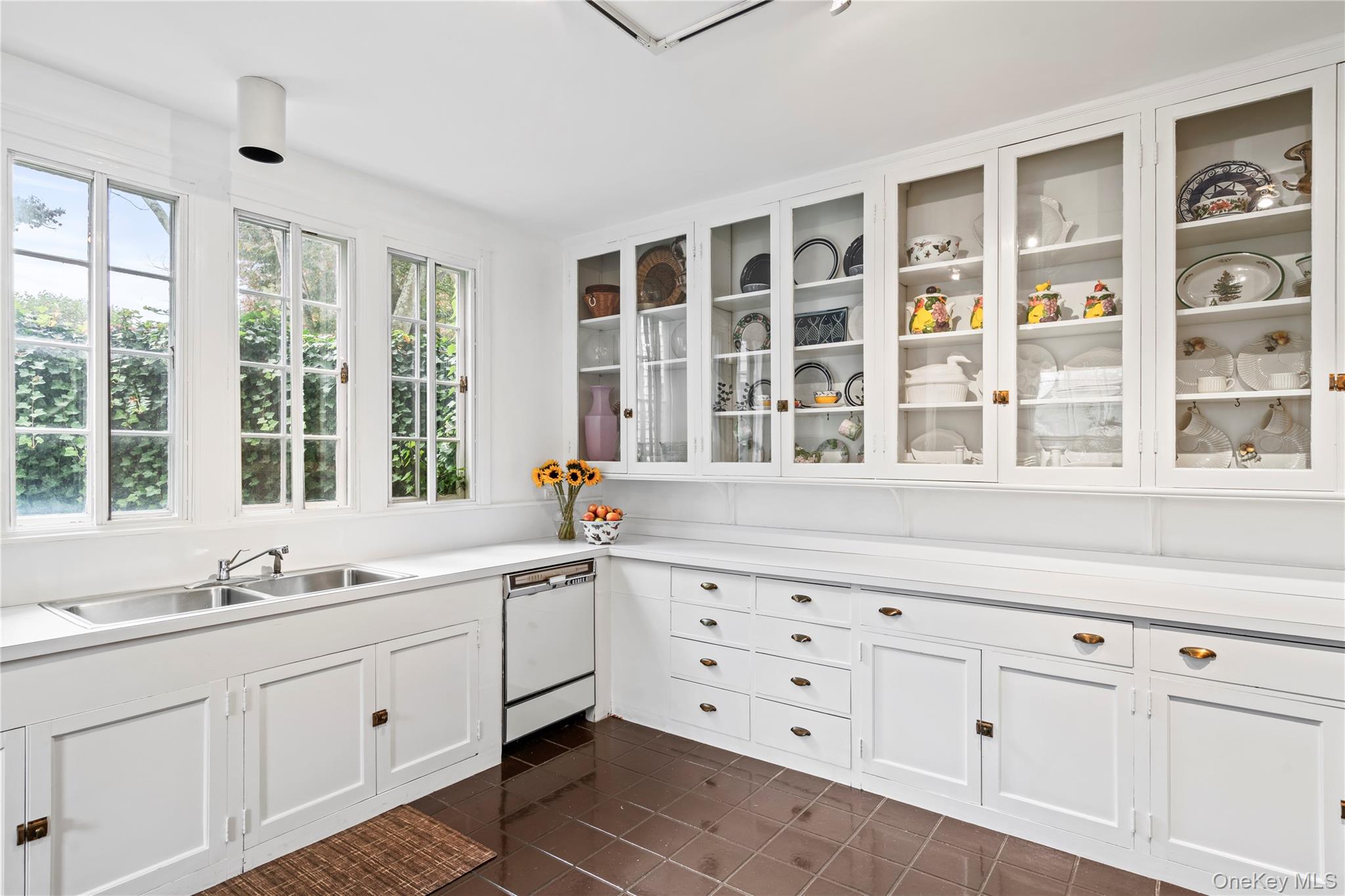 10 Lands End Road Locust Valley, NY 11560 - Photo 19 of 22 a spacious bathroom with double vanity a window a double vanity and a bathtub