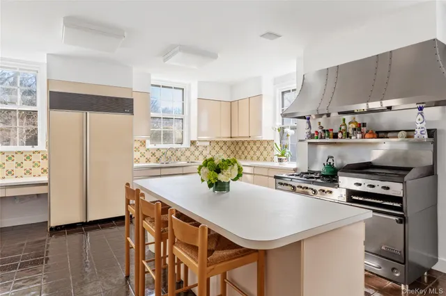 $12,950,000 | 10 Lands End Road, Locust Valley, NY 11560