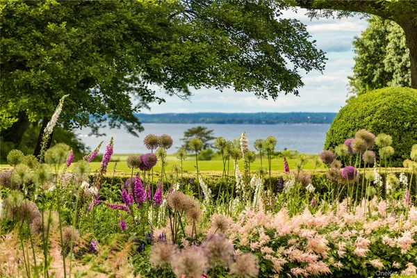 $11,750,000 | 10 Lands End Road, Locust Valley, NY 11560