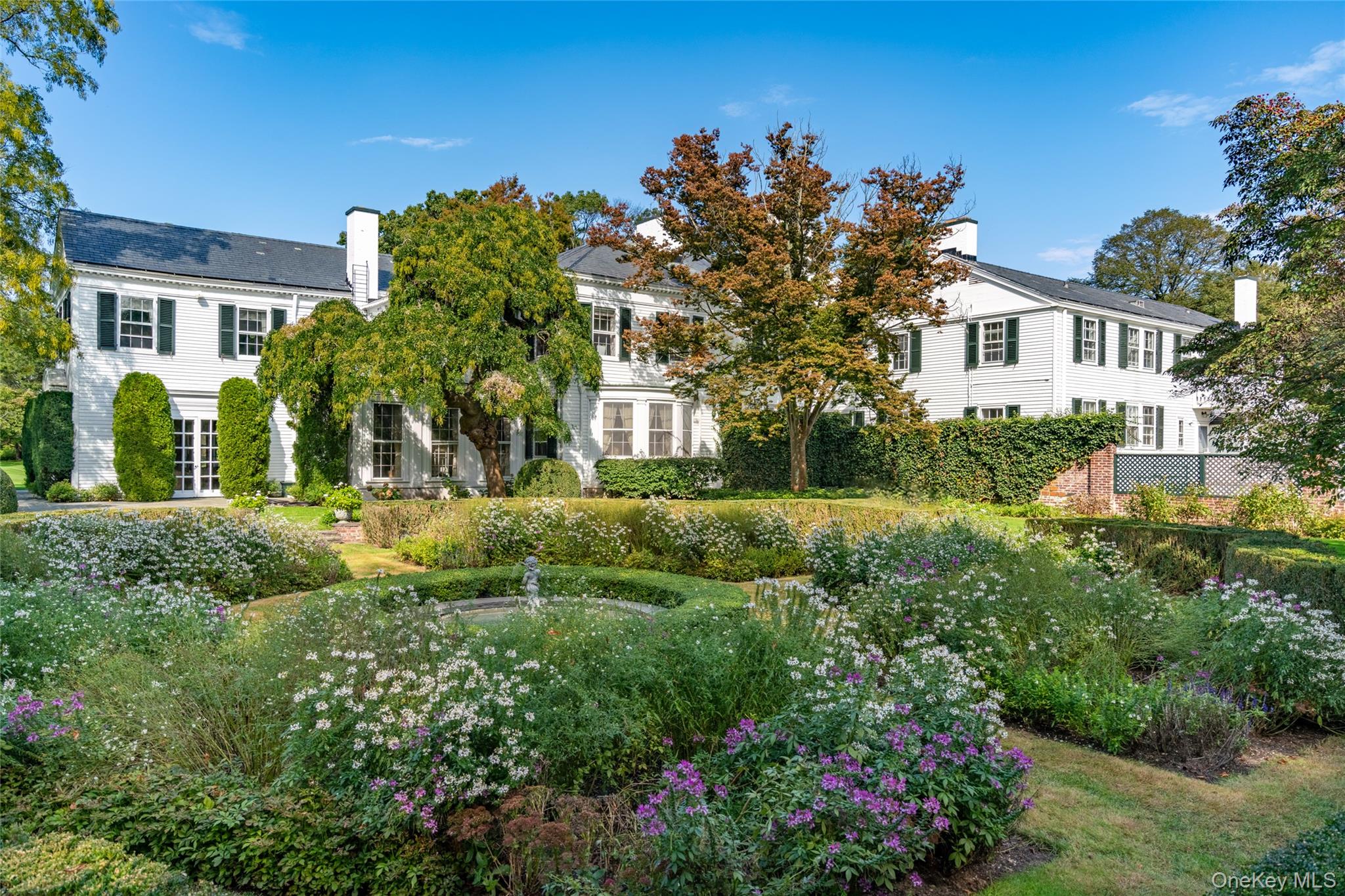10 Lands End Road Locust Valley, NY 11560 - Photo 5 of 22 a front view of a house with a yard