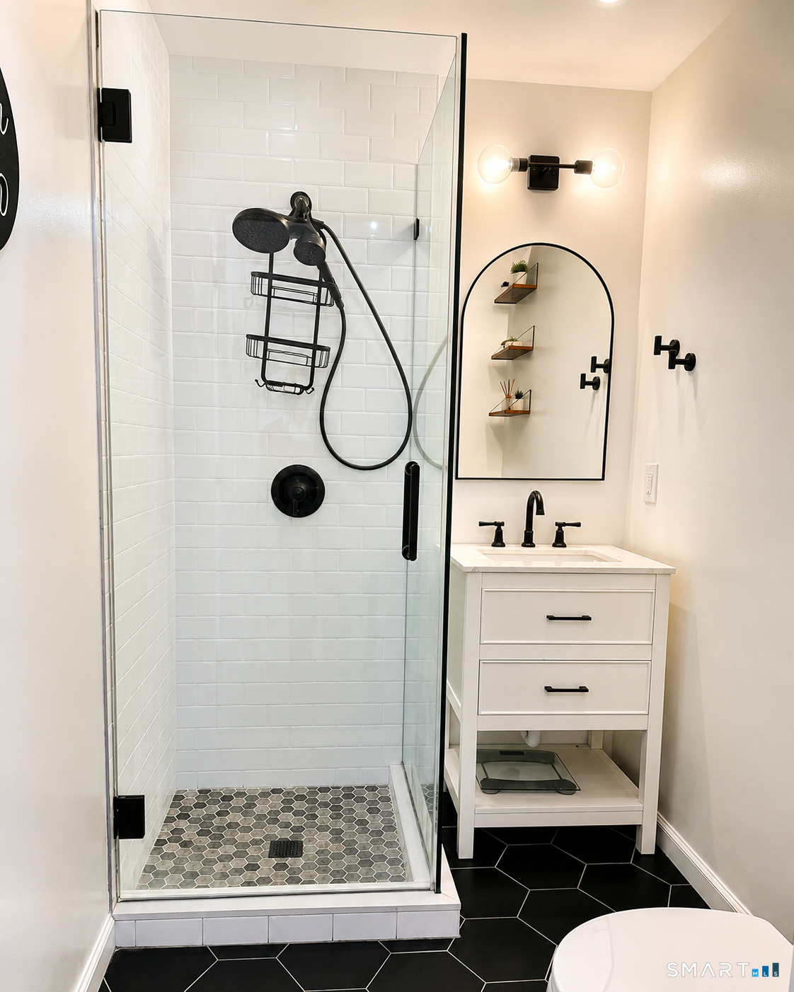 530 River Road Greenwich, CT 06807 - Photo 5 of 9 Gallery Image 5