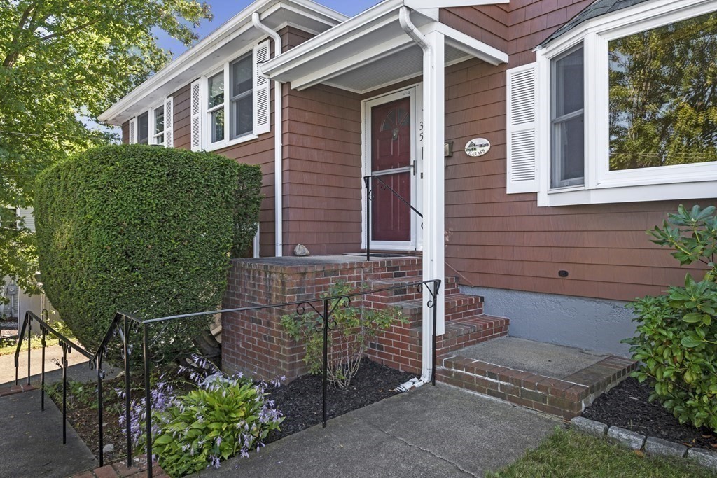 35 Haley Road Marblehead, MA 01945 - Photo 14 of 41