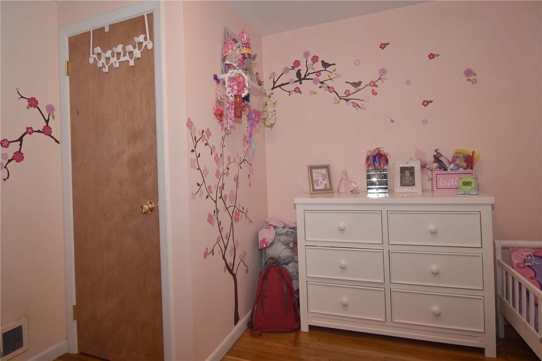 31 Leslie Road Warwick, RI 02888 - Photo 19 of 26