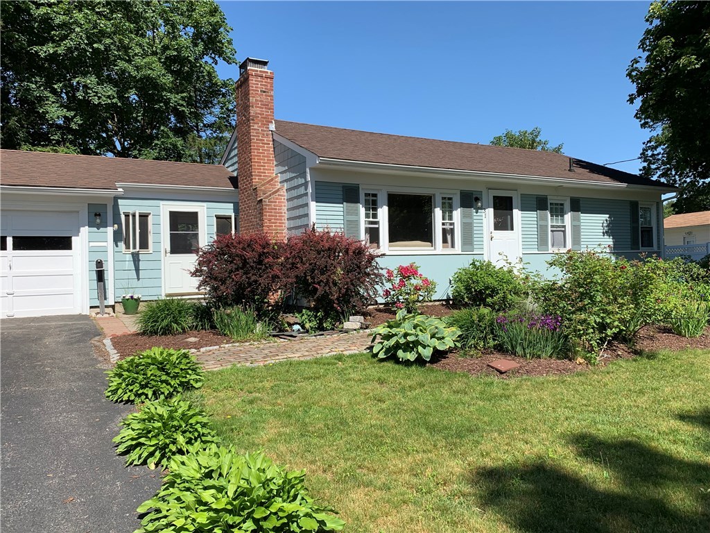 31 Leslie Road Warwick, RI 02888 - Photo 2 of 26
