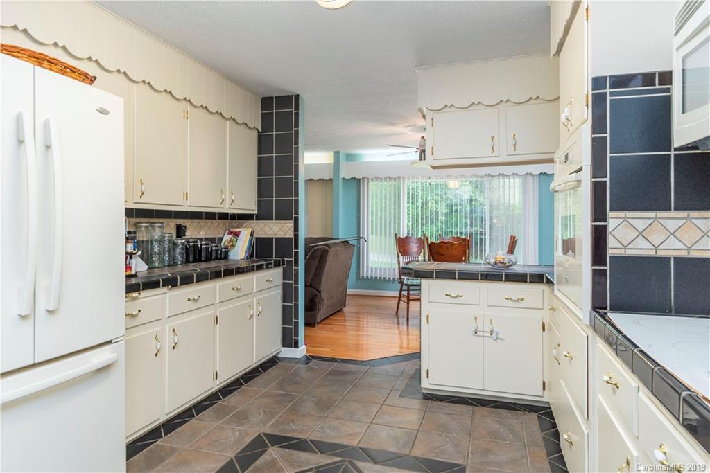 330 Pritchard Road Candler, NC 28715 - Photo 9 of 23 Gallery Image 9