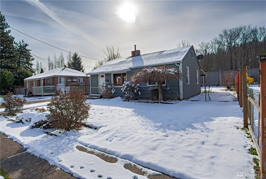 3701 Southeast 6th Street Renton, WA 98058 - Photo 2 of 22