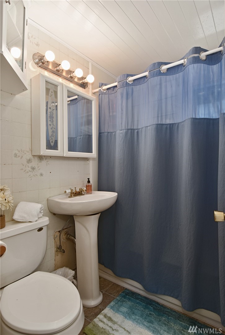 3701 Southeast 6th Street Renton, WA 98058 - Photo 11 of 22