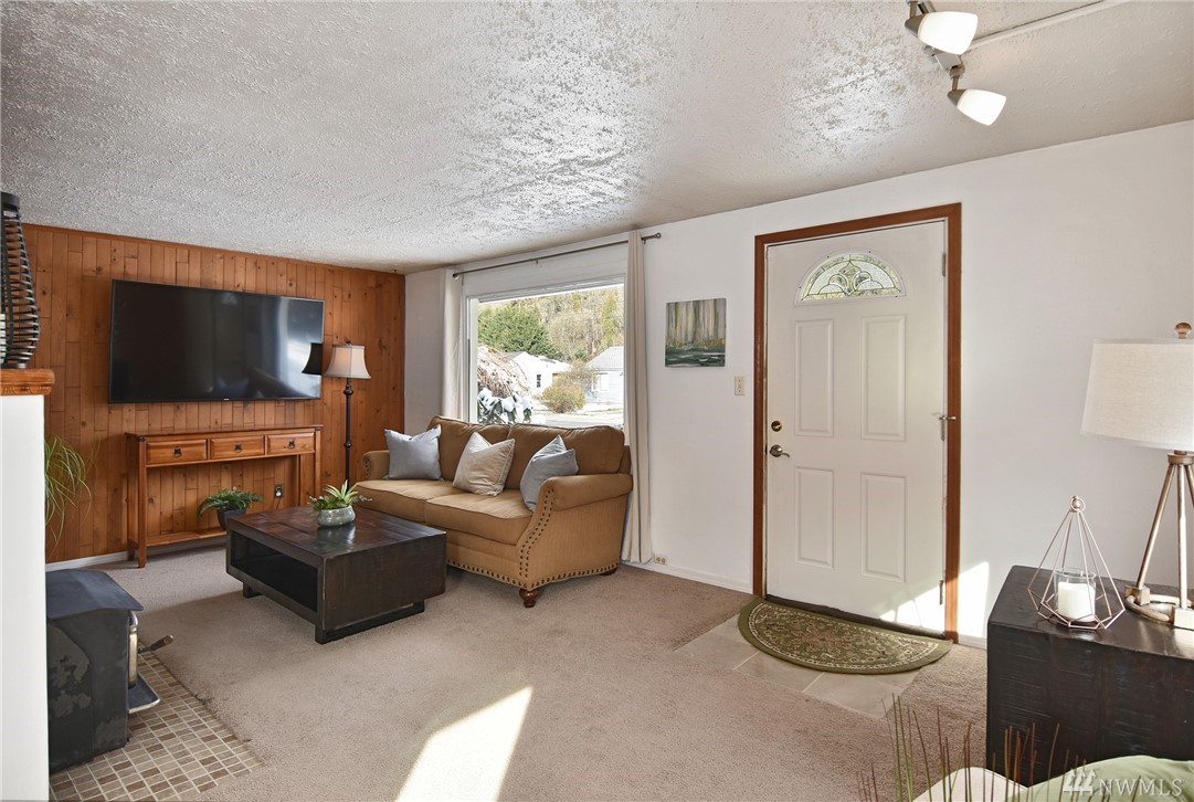 3701 Southeast 6th Street Renton, WA 98058 - Photo 3 of 22