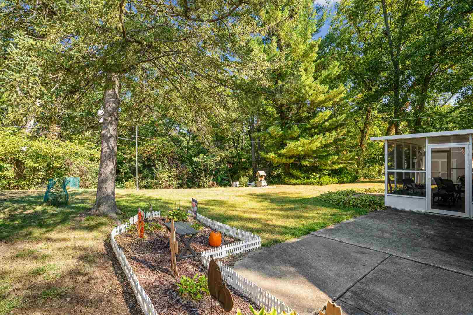 3431 37th Avenue Rock Island, IL 61201 - Photo 24 of 25 a view of a backyard with sitting area