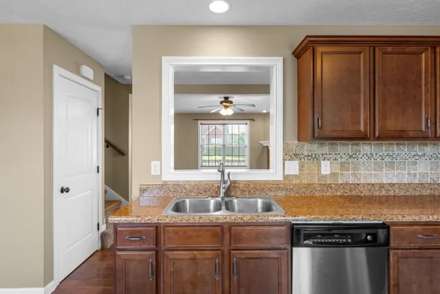 $1,758 | 521 Falkland Circle, Clarksville, TN 37042