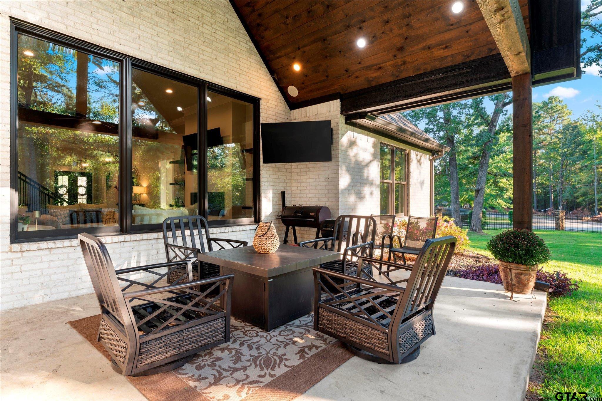 4301 Windrush Boulevard Longview, TX 75604 - Photo 27 of 36 a outdoor space with patio the couches and a dining table with garden view
