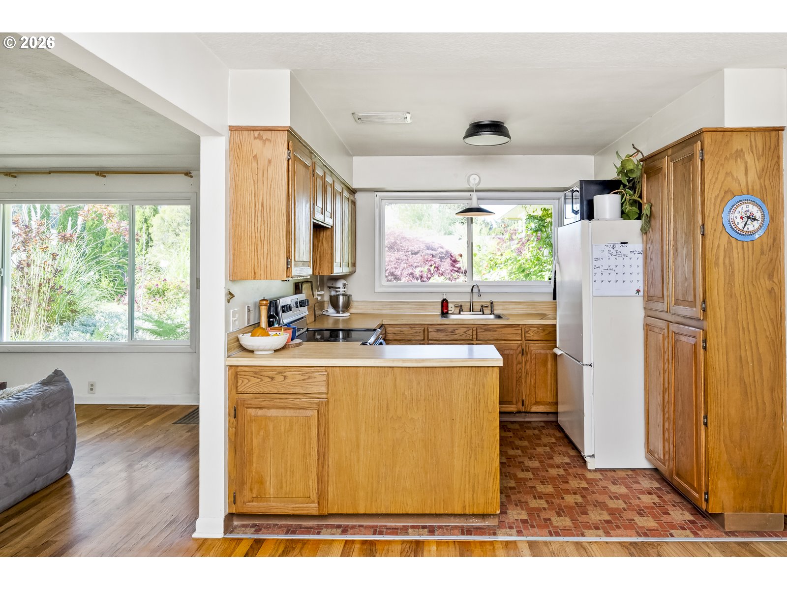 13334 Southeast Clay Street Portland, OR 97233 - Photo 7 of 33